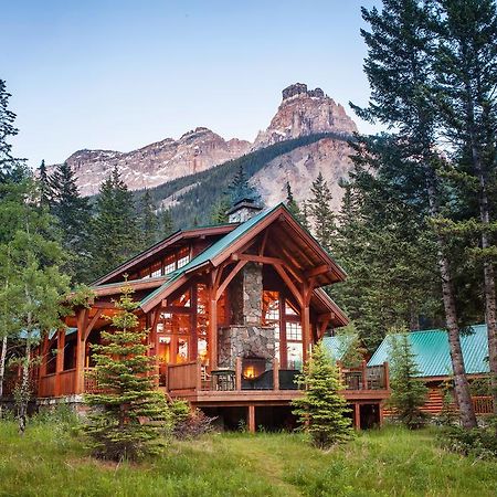 Cathedral Mountain Lodge فيلد المظهر الخارجي الصورة