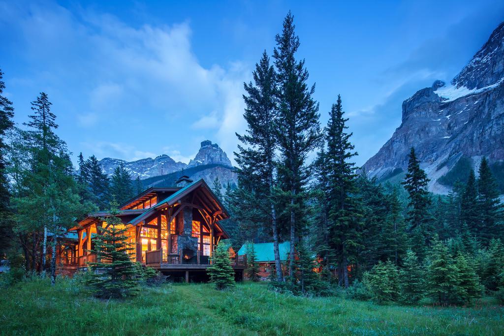 Cathedral Mountain Lodge فيلد المظهر الخارجي الصورة
