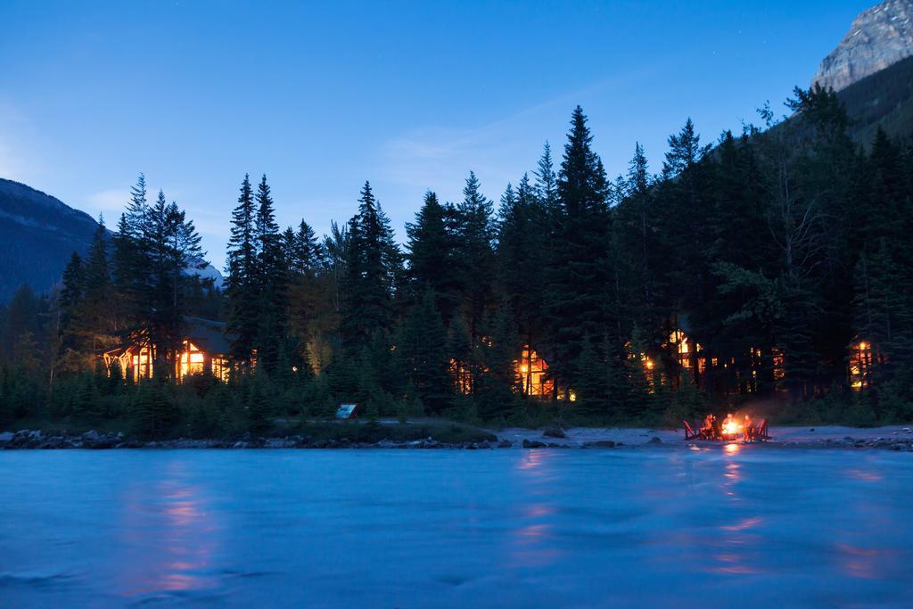 Cathedral Mountain Lodge فيلد المظهر الخارجي الصورة