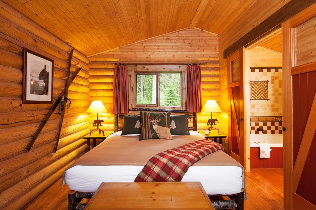 Cathedral Mountain Lodge فيلد المظهر الخارجي الصورة