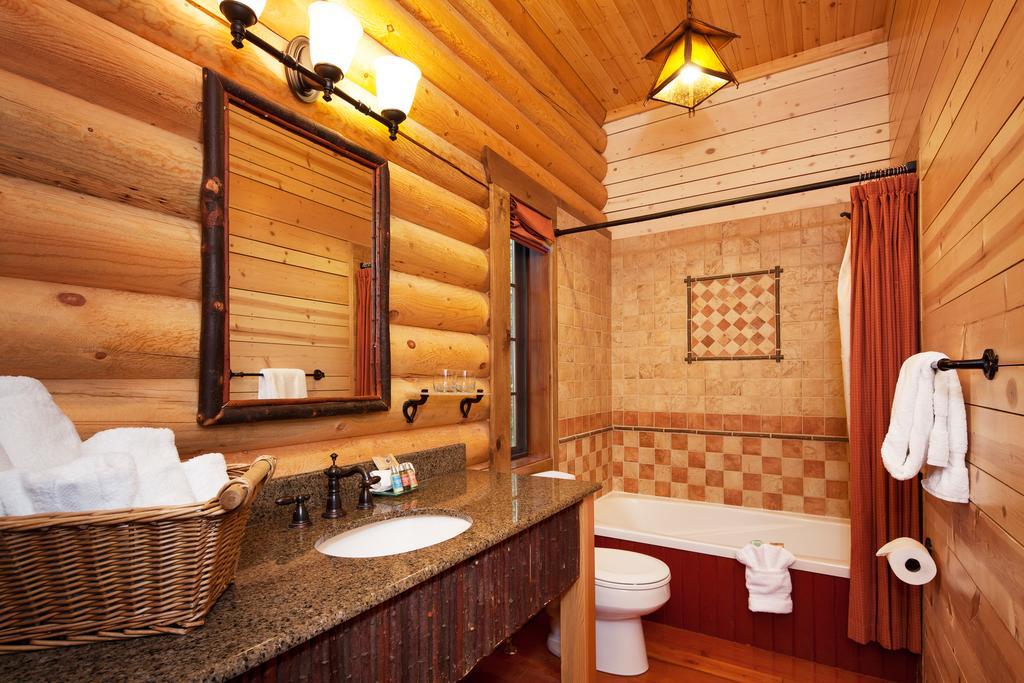 Cathedral Mountain Lodge فيلد المظهر الخارجي الصورة