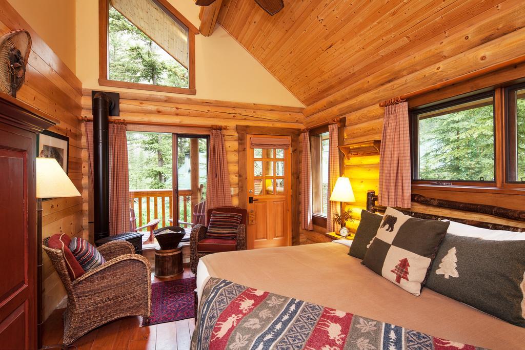 Cathedral Mountain Lodge فيلد المظهر الخارجي الصورة